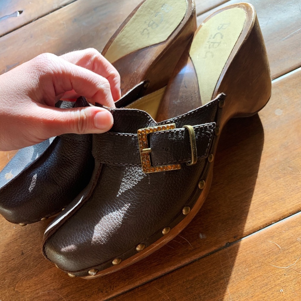 BCBG CLOGS